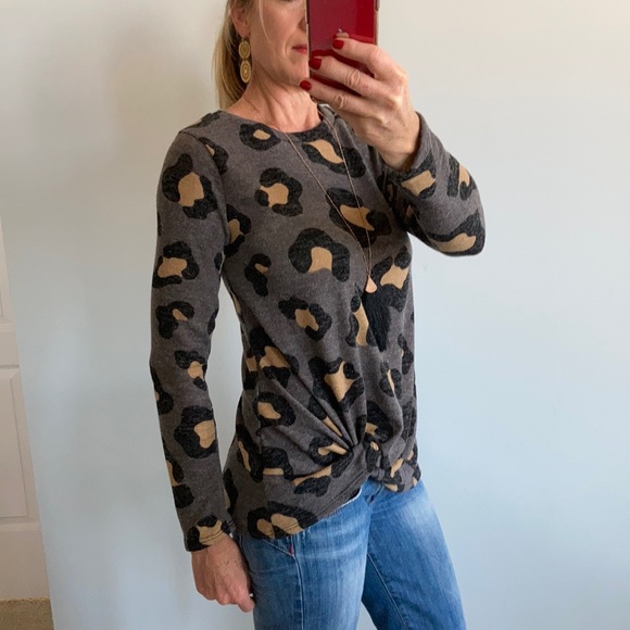 Leopard Print, Side Twist Tunic Top - Picture 4 of 9